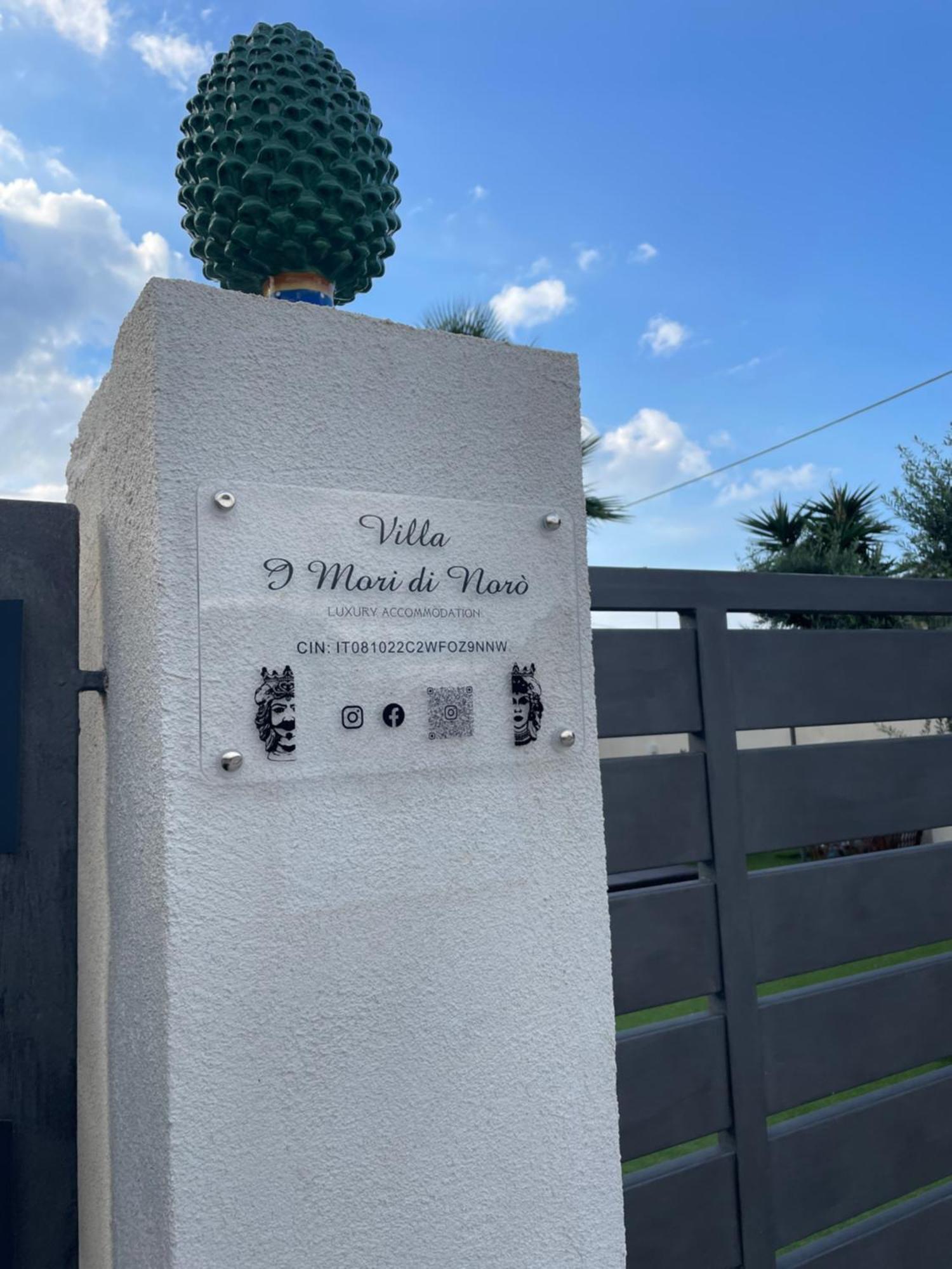 Villa I Mori Di Noro Валдериче Екстериор снимка